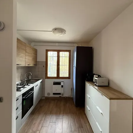 Indipendente, 500 Mt Da Ferrari 別荘