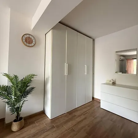 Indipendente, 500 Mt Da Ferrari 別荘