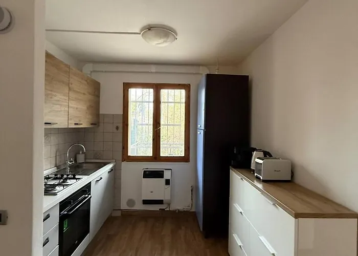 Indipendente, 500 Mt Da Ferrari 別荘